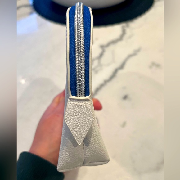 NWT ZO Cosmetic bag, vegan leather, white w/blue lining, 7 ¾” x 6” - Picture 4 of 6